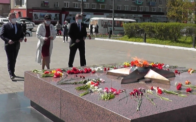 Возложение цветов к вечному огню в честь 75-летия Великой Победы