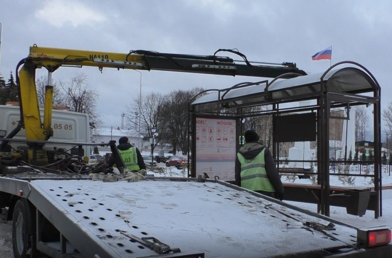 На Привокзальной площади г.Вязьмы установлен новый остановочный павильон