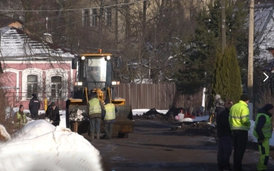 Подсыпка дорожного полотна с закреплением верхнего слоя была осуществлена в пятницу, 29 января, на улице III Интернационала.