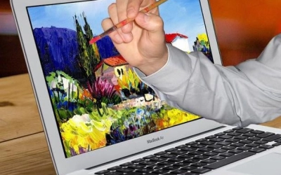 Мы ищем в команду увлеченного видеомонтажём творческого человека!