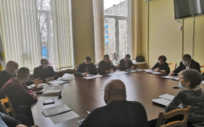 Несколько очень важных для города вопросов обсудили городские депутаты на заседании постоянной комиссии по вопросам ЖКХ, строительства, промышленности и транспорта 17 марта 2021 года.