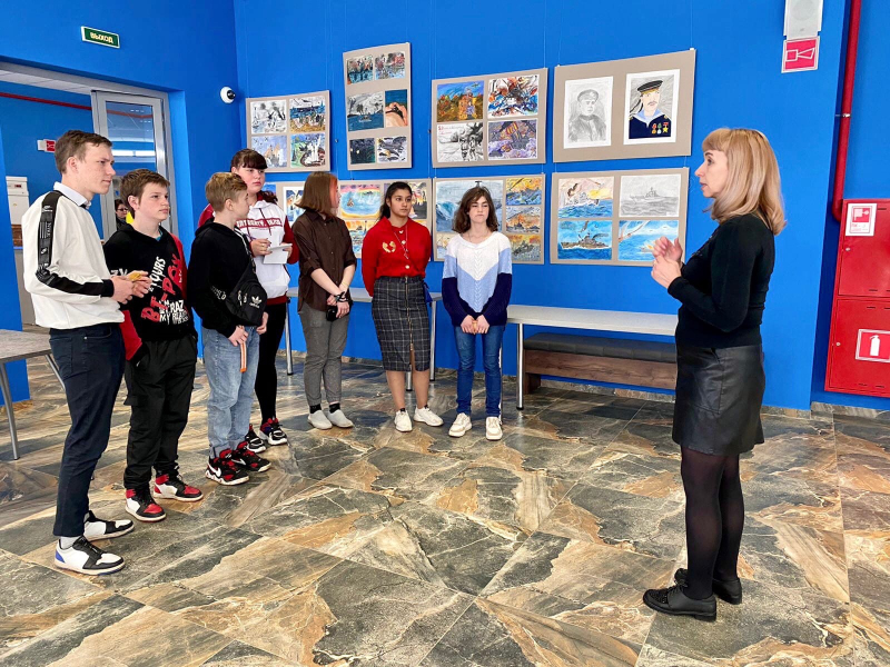 В Культурно-выставочном центре продолжает работу выставка «Своих не бросаем»