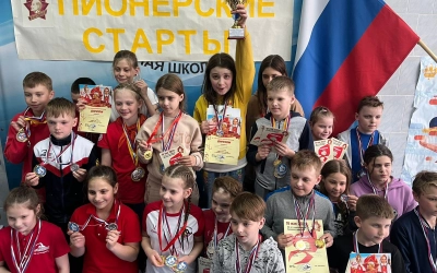 День пионерии отметила Вяземская школа по плаванию