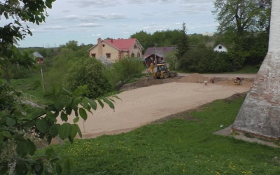 Началось благоустройство смотровой площадки, расположенной у подножия Спасской башни