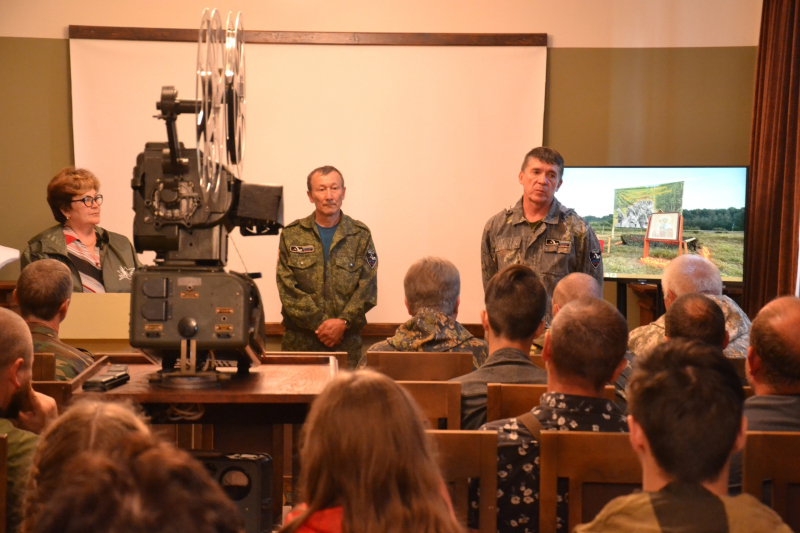Поисковики передали останки солдат