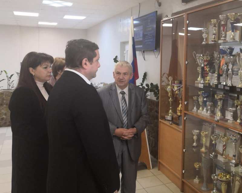 Губернатор Смоленской области Алексей Островский посетил новый технопарк «Кванториум»