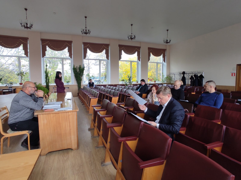 Заседание комиссии по ЖКХ состоялось в большом зале Администрации