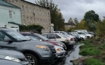 О прорыве канализации по улице Плотникова