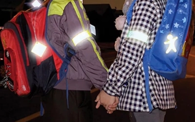 Уважаемые пешеходы! Обозначьте себя с помощью световозвращателя!