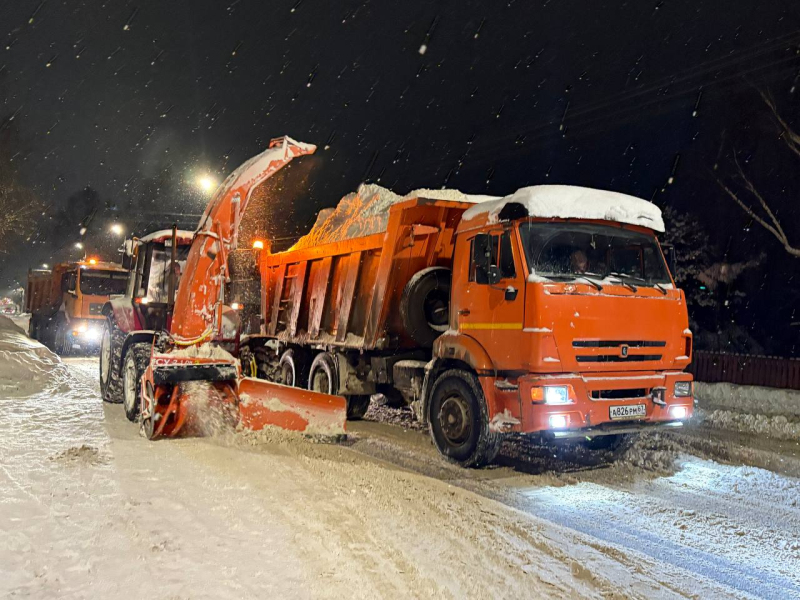 В Вяземском округе продолжается работа по ликвидации последствий одного из самых сильных снегопадов за последние десятилетия