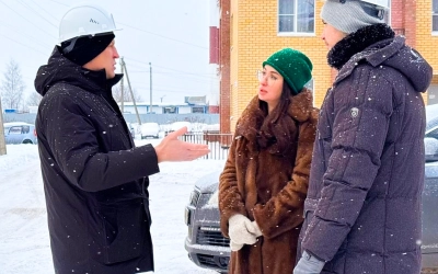 Глава Вяземского округа Олег Смоляков посетил несколько строительных площадок в Вязьме