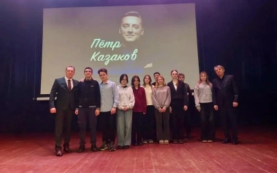 Вяземские школьники посетили литературно-музыкальную композицию Петра Казакова «Связь-поколений»
