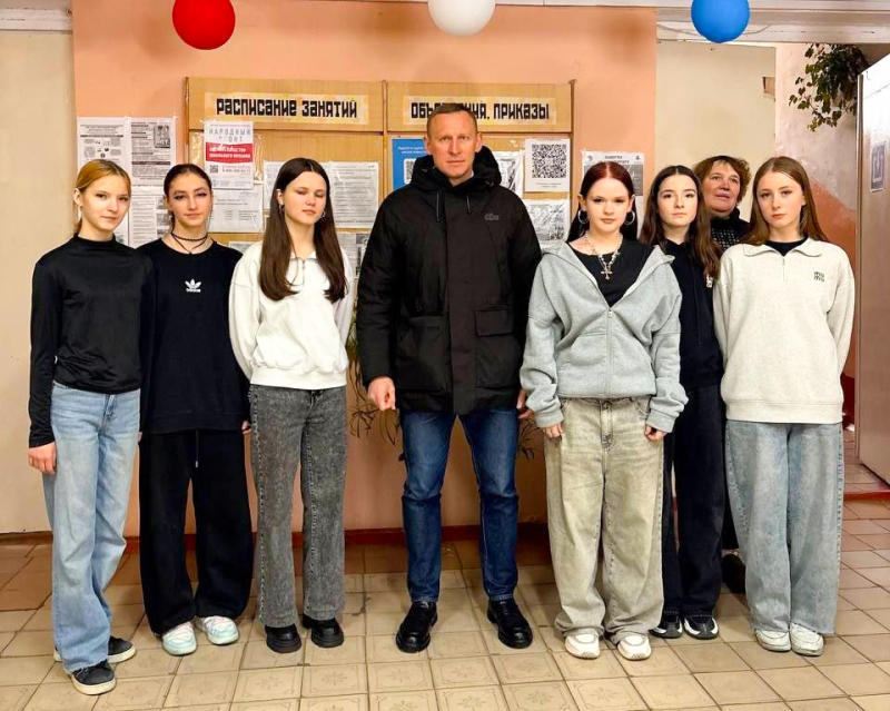 Глава Вяземского округа Олег Смоляков посетил Шимановскую среднюю школу