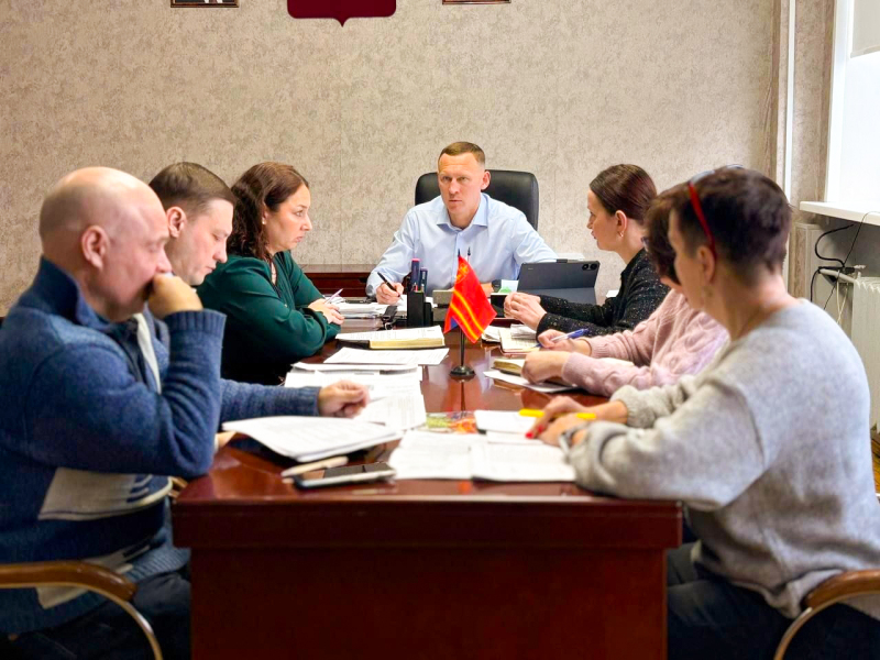 Глава Вяземского округа Олег Смоляков провел рабочее совещание по исполнению решений судов