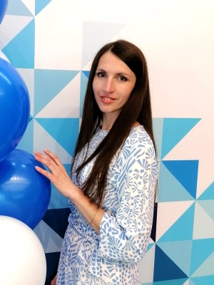 Яна Захарова