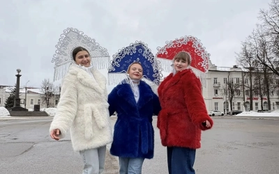 Коллектив Вяземского информационного центра принял участие в городском фестивале кокошников «Русский венец», организованном Вяземской детской художественной школой им А.Г. Сергеева.