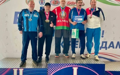 На Открытом чемпионате Беларуси по лёгкой атлетике среди ветеранов в составе сборной команды России выступали трое наших спортсменов : Сергей Лобосов, Алексей Угодин и Евгений Микеев.