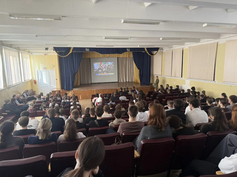 Мероприятие молодёжного центра «Витамин» — лаборатория по разработке «Атласа навыков молодёжного наставничества среди участников СВО», состоялось 11 марта на базе средней школы №2.