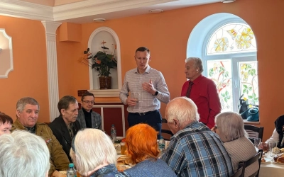 В День освобождения Вязьмы Глава округа Олег Смоляков встретился с Советом ветеранов Вяземского округа.