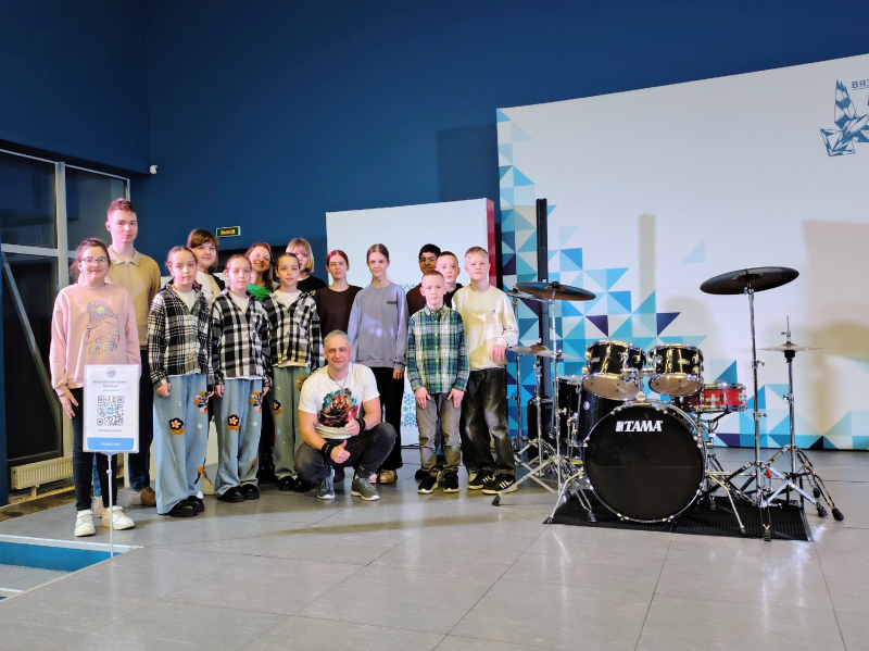 Ударный вечер в Вязьме! Динамично, мощно, зрелищно прошел концерт Музыкального проекта DENozaur в Культурно-выставочном центре Вязьмы в пятницу, 13 марта.