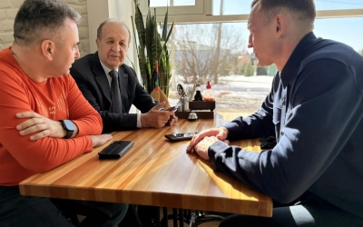 Глава Вяземского округа Олег Смоляков провел рабочую встречу с председателем Союза городов воинской славы Игорем Сунгуровым.