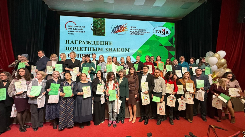 Вяземский педагог-художник отмечен на международном уровне