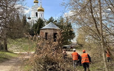 В Вяземском округе продолжается масштабная уборка памятных мест