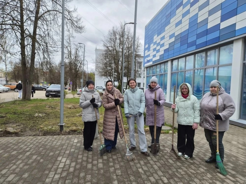 Сотрудники Вяземского информационного центра присоединились к большому Всероссийскому субботнику, который прошел 25 апреля.