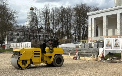 В Вязьме благоустраивают сквер перед ДК «Центральный»