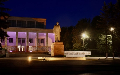 Завершено благоустройство сквера перед ДК «Центральный» вокруг памятника Ленину