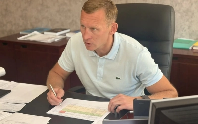 Глава Вяземского округа Олег Смоляков провёл рабочее совещание по исполнению муниципальных контрактов, заключённых в 2026 году