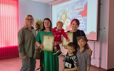 Вяземская комиссия по делам несовершеннолетних отметила родителей, преодолевающих жизненные трудности ради детей