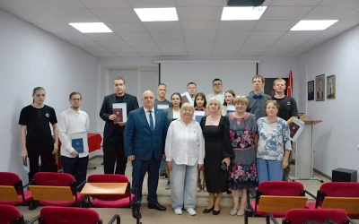 В Вязьме вручили дипломы выпускникам Смоленского казачьего института
