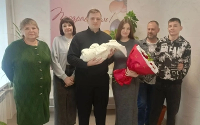 Вяземские новорожденные продолжают получать подарки