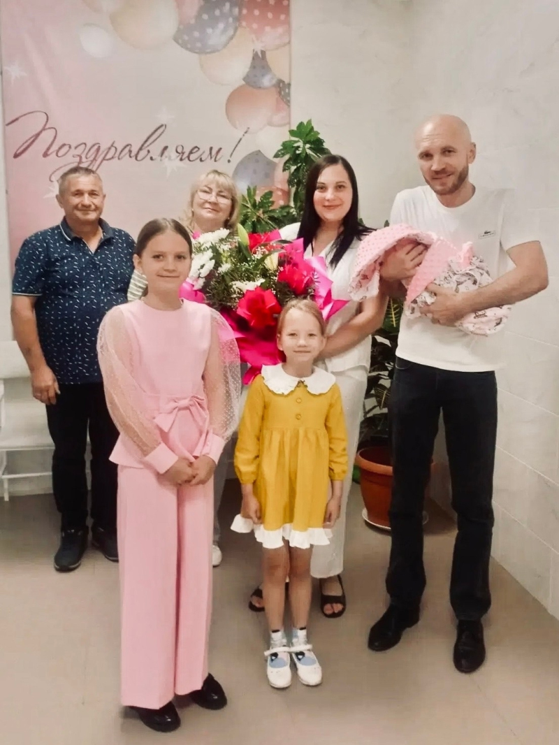 Маленькая вязьмичка получила подарок от Губернатора