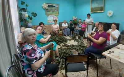 Вяземские активисты клуба «Активное долголетие» поддержали участников СВО в рамках акции #МыВместе