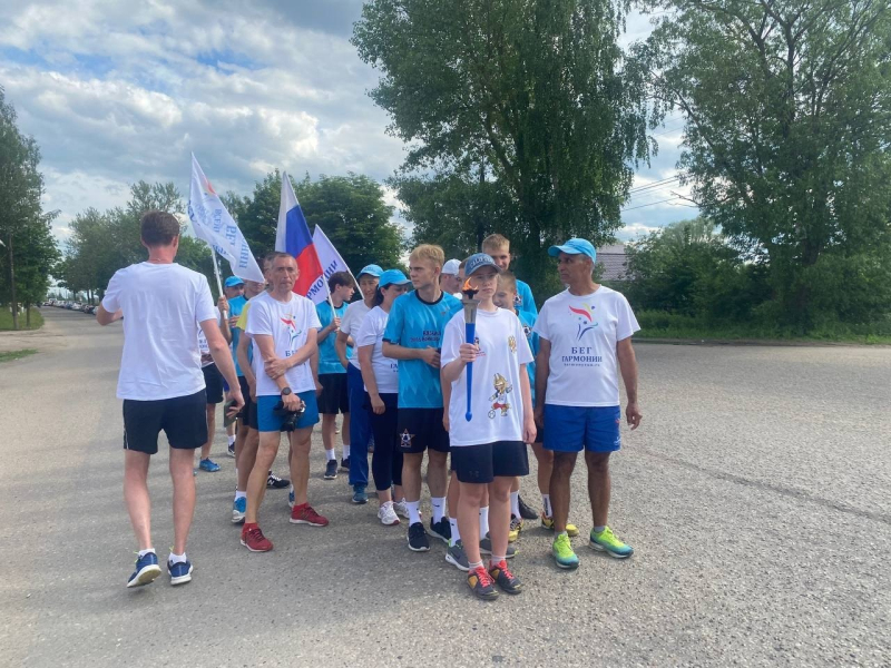 Бегуны-марафонцы, участники Международной факельной эстафеты «Бег Гармонии» в Вязьме!