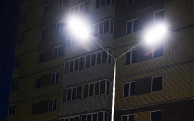 Работы по установке светильников наружного освещения в г.Вязьме.