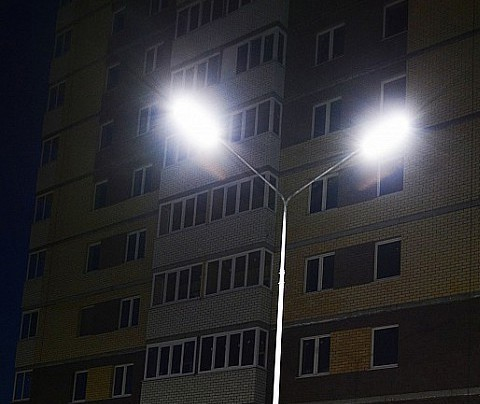 Работы по установке светильников наружного освещения в г.Вязьме.