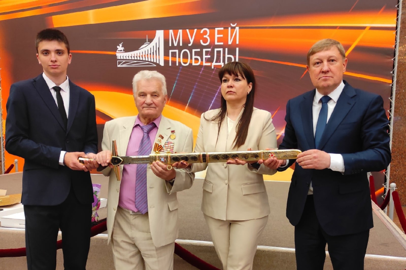 В руках у Вязьмы Меч Победы