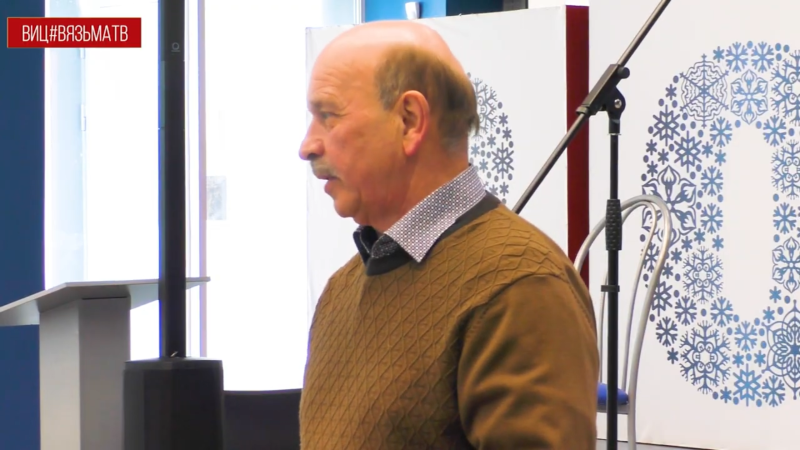 Кто лучше всех читает на сцене?