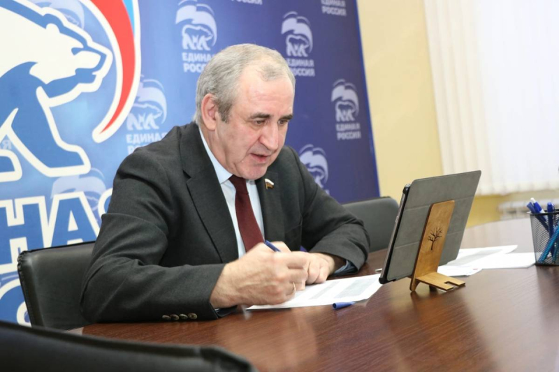 Руководитель фракции «Единая Россия» в Госдуме провёл онлайн-приём по вопросам здравоохранения