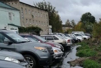 О прорыве канализации по улице Плотникова