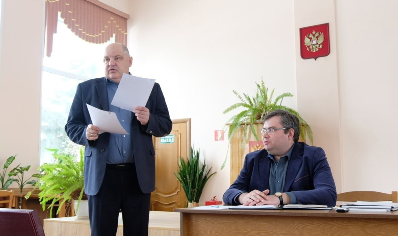 На заседании постоянной комиссии Совета депутатов Вяземского городского поселения рассматривался вопрос о присвоении звания 