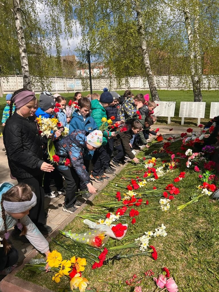 Накануне Дня Победы в Вязьме состоялись церемонии возложения цветов