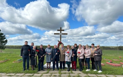 В канун празднования 78-ой годовщины Победы в Великой Отечественной войне на мемориальном комплексе «Богородицкое поле» прошло возложение цветов