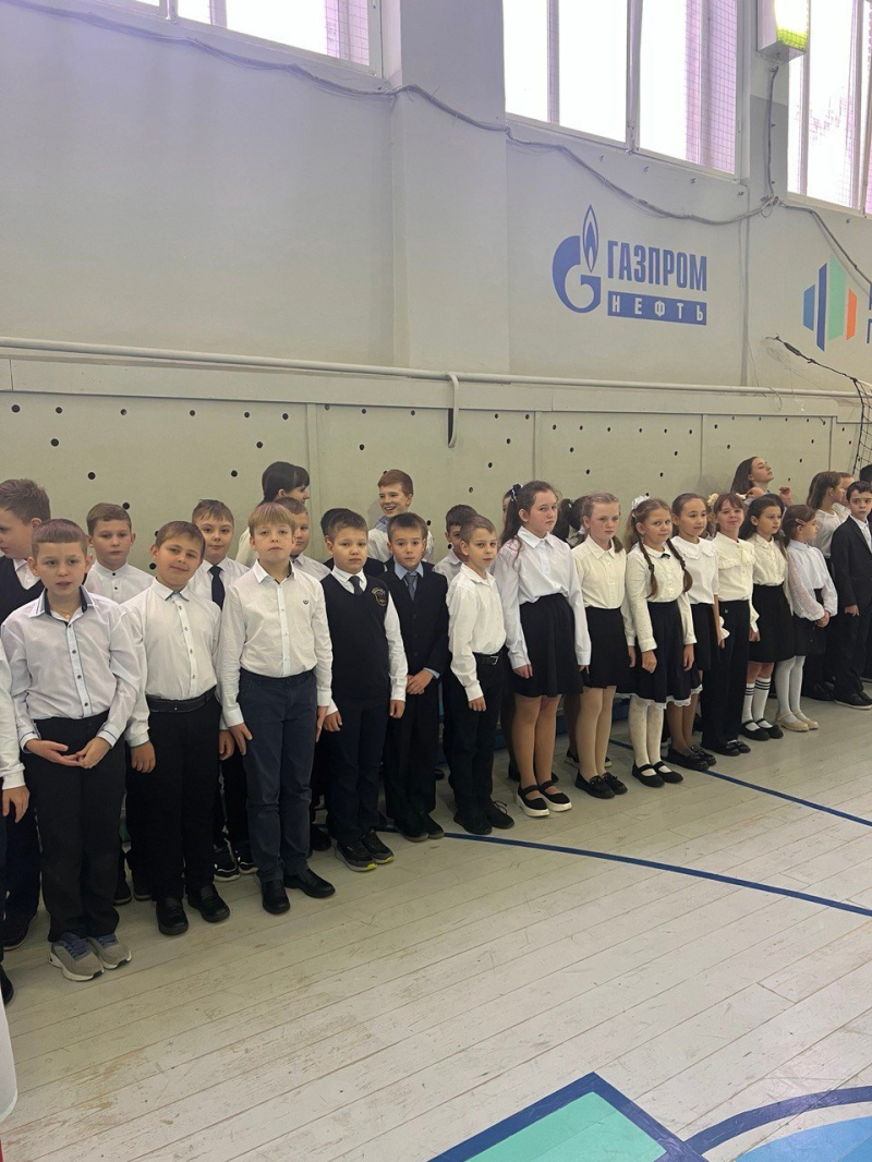 Торжественная церемония посвящения обучающихся начальных классов в Орлята России (первая ступень Движения Первых) состоялась в 10 средней школе